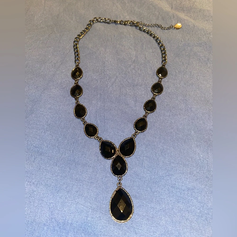 Black Teardrop Necklace. - Picture 1 of 2